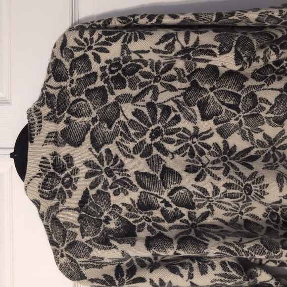 Jones New York wool and angora floral sweater - Picture 2 of 3